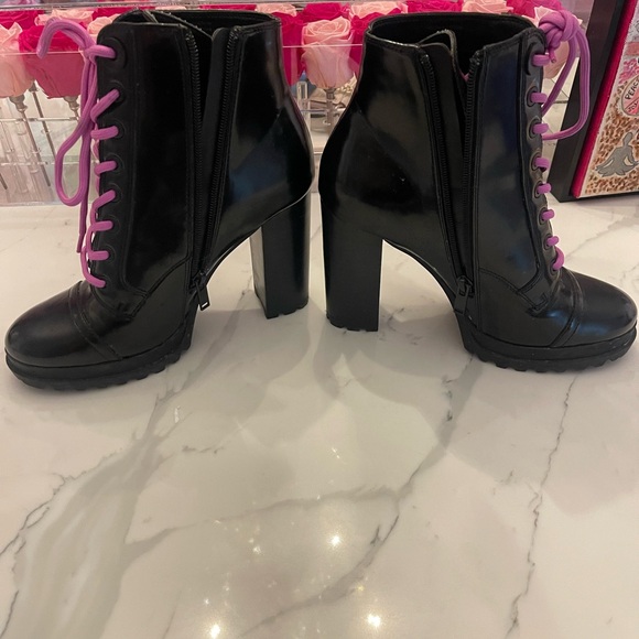 Adorable Aldo booties - Picture 4 of 5